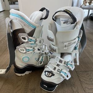 Womens ski boots